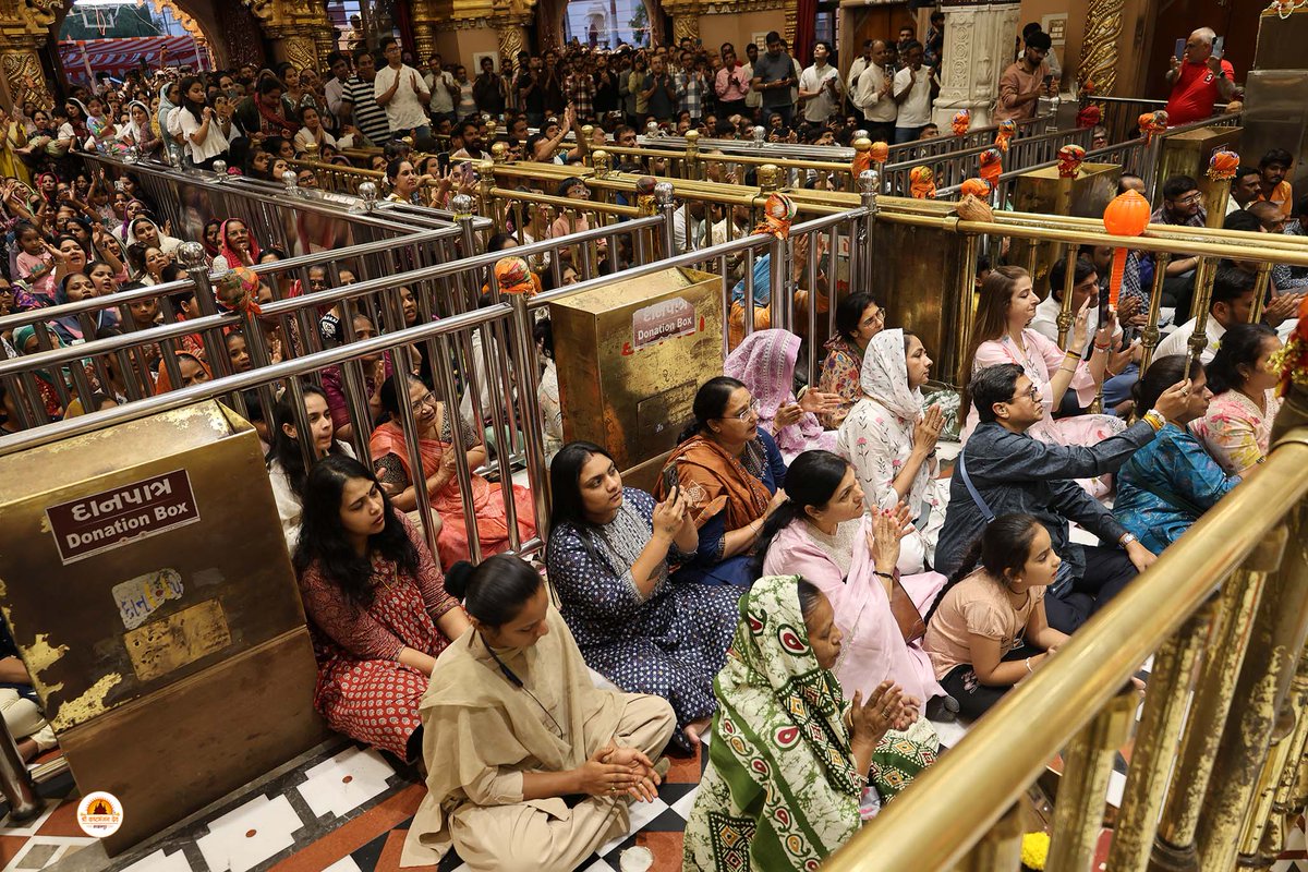 kashtbhanjandev's tweet image. Sandhya Aarti Darshan Salangpur Date : 11-04-2026
શ્રીકષ્ટભંજનદેવ દાદાને ગુલાબ-ઓર્કિડના ફૂલોનો દિવ્ય શણગાર
Jai Shri swaminarayan
Shri kashtbhanjandev hanumanji Maharaj Salangpur dham.
salangpurhanumanji.org