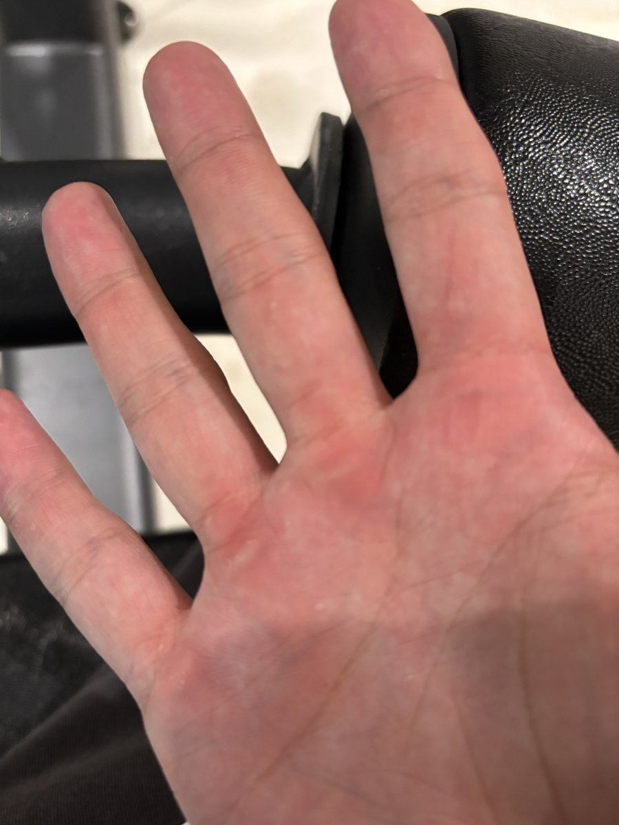 まきの tweet media