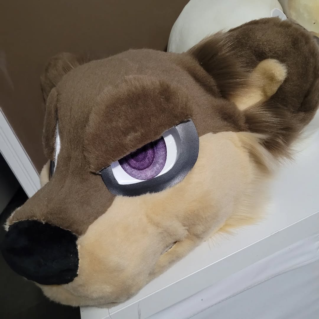 floofsmithco's tweet image. Also for now I'd loved to share the Fursuit Head that was made for @/ginisong And Now he allowed me to post the Head progress and the final result, Thank you soo much for the commission😚🤎
Also for now I've some Commissions Slots Open 😋
#commissionopen #fursuit #maker #furry