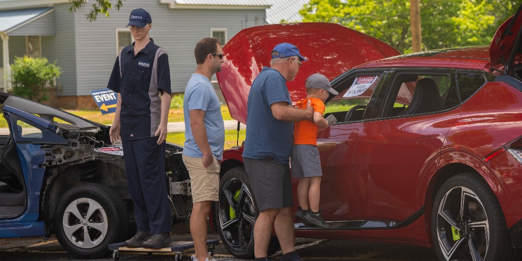 piedmont_tech's tweet photo. Countdown to fun! CAR-NIVAl happens next Saturday on PTC's Greenwood Campus. Don't miss this unique combination of family attractions - including a roller skating rink - and eye-catching cars.
#CarnivalFun #FamilyAttractions #GreenwoodCampus #CarShow #WeekendEvents https://t.co/EWre5SzwrT