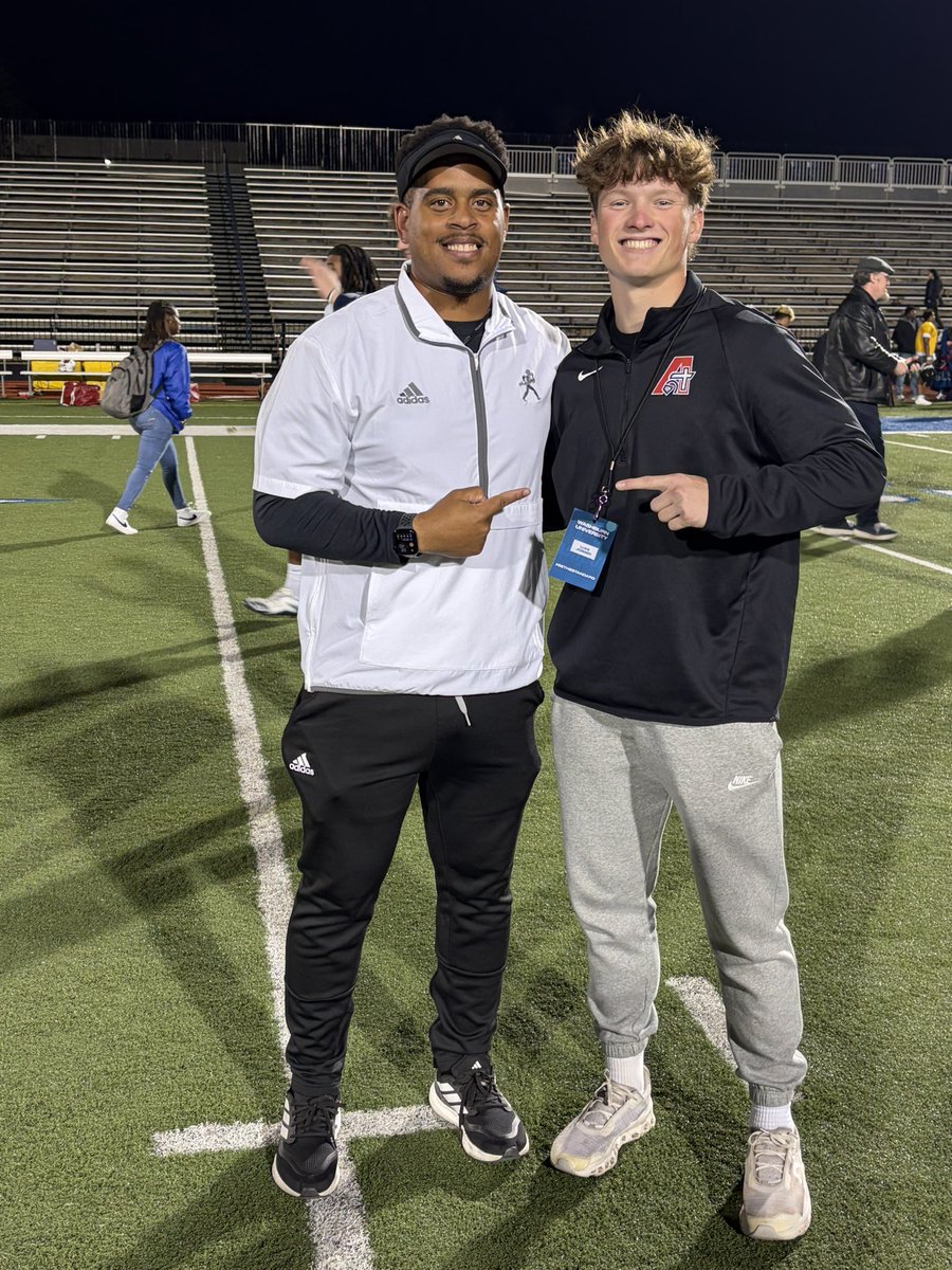 LJobgen21548's tweet photo. Thank you @RoppWeston for the Jr day invite! Glad I could learn a lot about the program, academics, and get to talk to @CoachJarvis3 about the secondary team! @ngilbraith94 https://t.co/GKMKKSJrXt