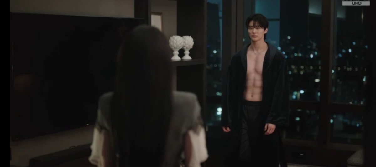 ashdresaura's tweet photo. huiju went to prince yian’s apartment to help him because he was sick, but the queen dowager suddenly came and caught them together... she immediately misunderstood the situation 😭 

#PerfectCrown #PerfectCrownEp2
 https://t.co/nv7gU6dXi8 https://t.co/3Aemvt0pUt