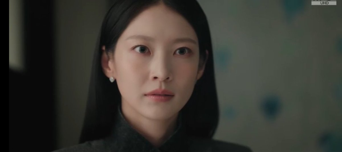 ashdresaura's tweet photo. huiju went to prince yian’s apartment to help him because he was sick, but the queen dowager suddenly came and caught them together... she immediately misunderstood the situation 😭 

#PerfectCrown #PerfectCrownEp2
 https://t.co/nv7gU6dXi8 https://t.co/3Aemvt0pUt