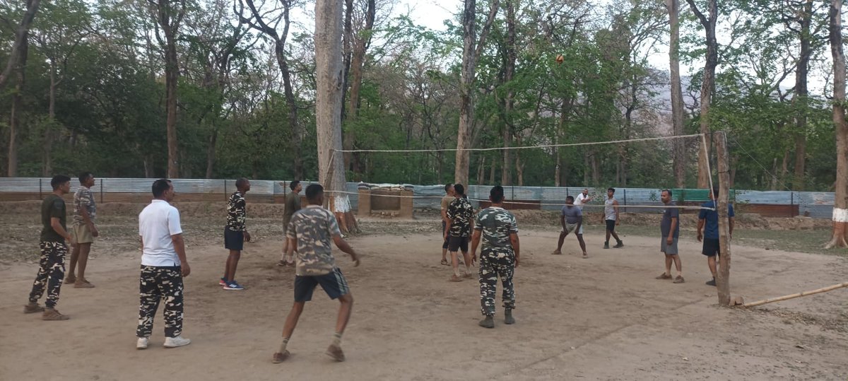 9BnSSB_INDIA's tweet photo. тАЬрдЯреАрдорд╡рд░реНрдХ рдХреА рддрд╛рдХрдд, рдлрд┐рдЯрдиреЗрд╕ рдХреА рдкрд╣рдЪрд╛рди тАУ рд╡реЙрд▓реАрдмреЙрд▓ рд╕реЗ рдордЬрдмреВрдд рдЬрд╡рд╛рди!тАЭ
#SSB_INDIA
#SSBFTRLUCKNOW #SSBSHQGKP
#Volleyball
#FitJawan
#Teamwork
#SeemaSuraksha
#NationFirst
#TeamSSB https://t.co/1BlCRFRQoO