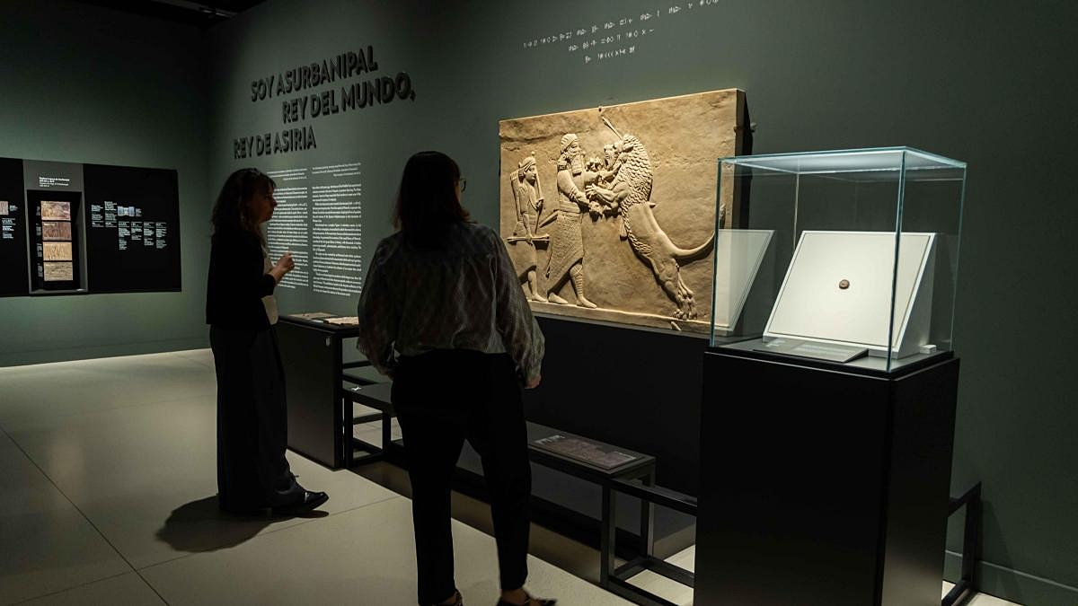 HectorBraojos's tweet image. ⚔️ #Asurbanipal, el poderoso rey guerrero que impulsó la primera biblioteca universal de la historia.

🏺 #Madrid acoge la colección del #Museo #Británico que recorre la vida del gobernador del #imperio #asirio, que abarcó desde el Mediterráneo hasta las montañas de Irán.

🔗