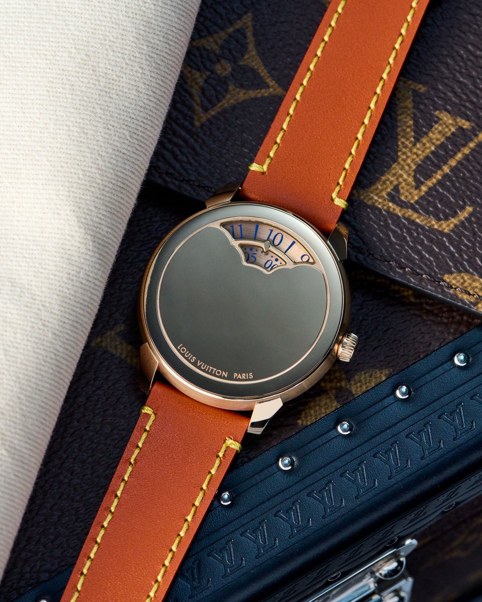 EuropeanWatchCo's tweet image. This is not the Louis Vuitton you think you know.

The new Tambour Convergence is what happens when a fashion house decides to take watchmaking very seriously.

At first glance, it almost looks…empty. But then you notice the sculpted aperture that reveals dragging hours and
