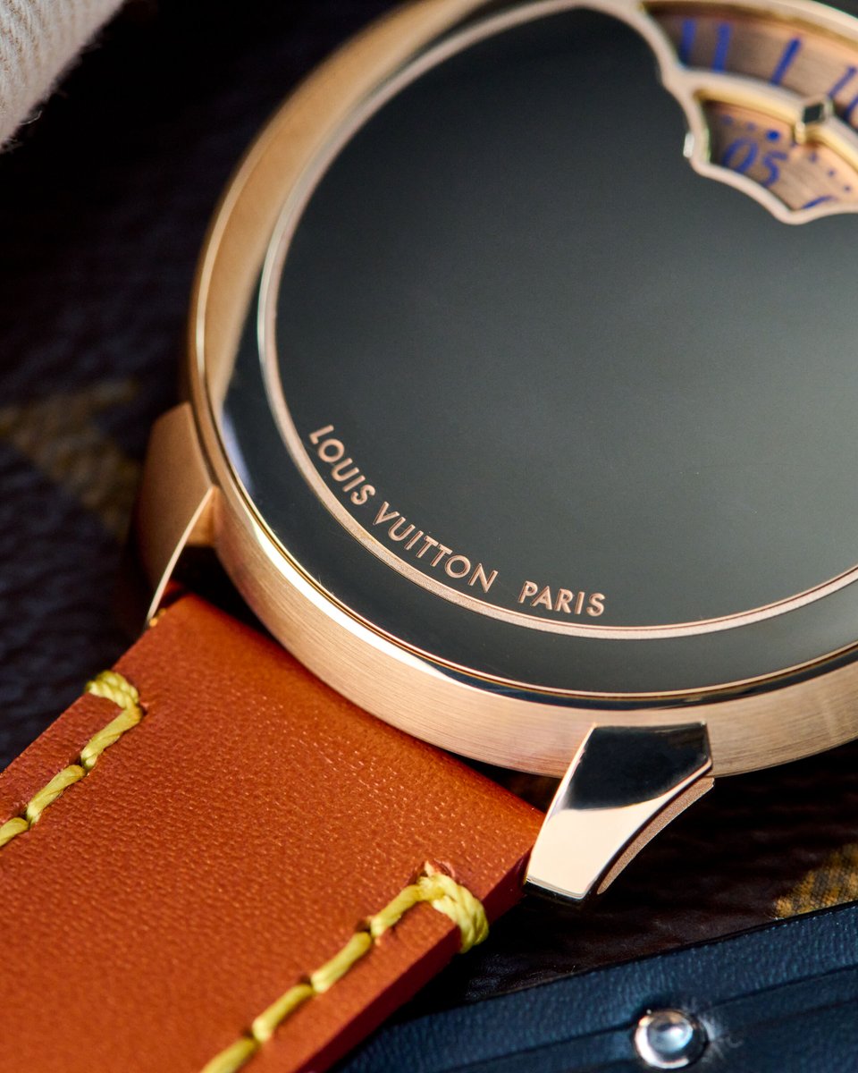 EuropeanWatchCo's tweet image. This is not the Louis Vuitton you think you know.

The new Tambour Convergence is what happens when a fashion house decides to take watchmaking very seriously.

At first glance, it almost looks…empty. But then you notice the sculpted aperture that reveals dragging hours and