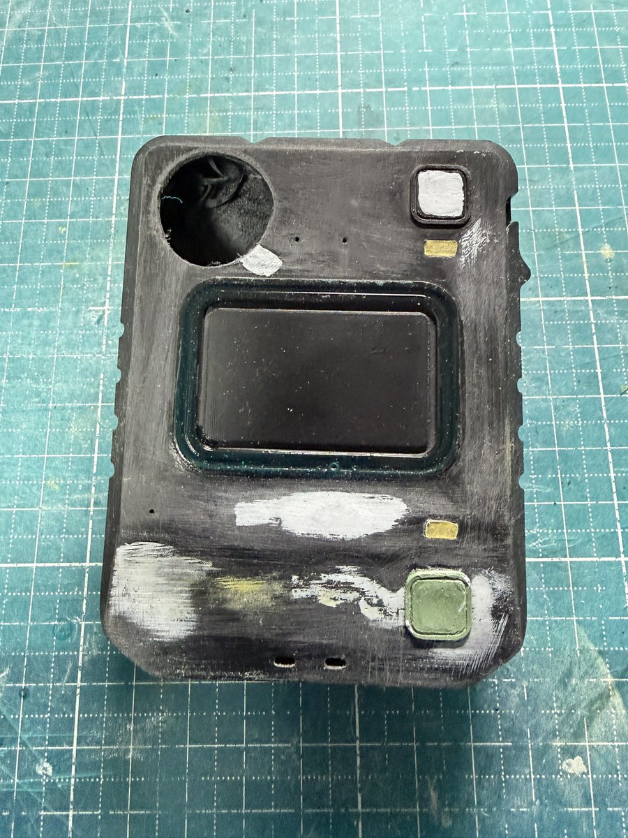 3Dプリンタ製プロップをしばき倒して いい感じにした。 モトローラの