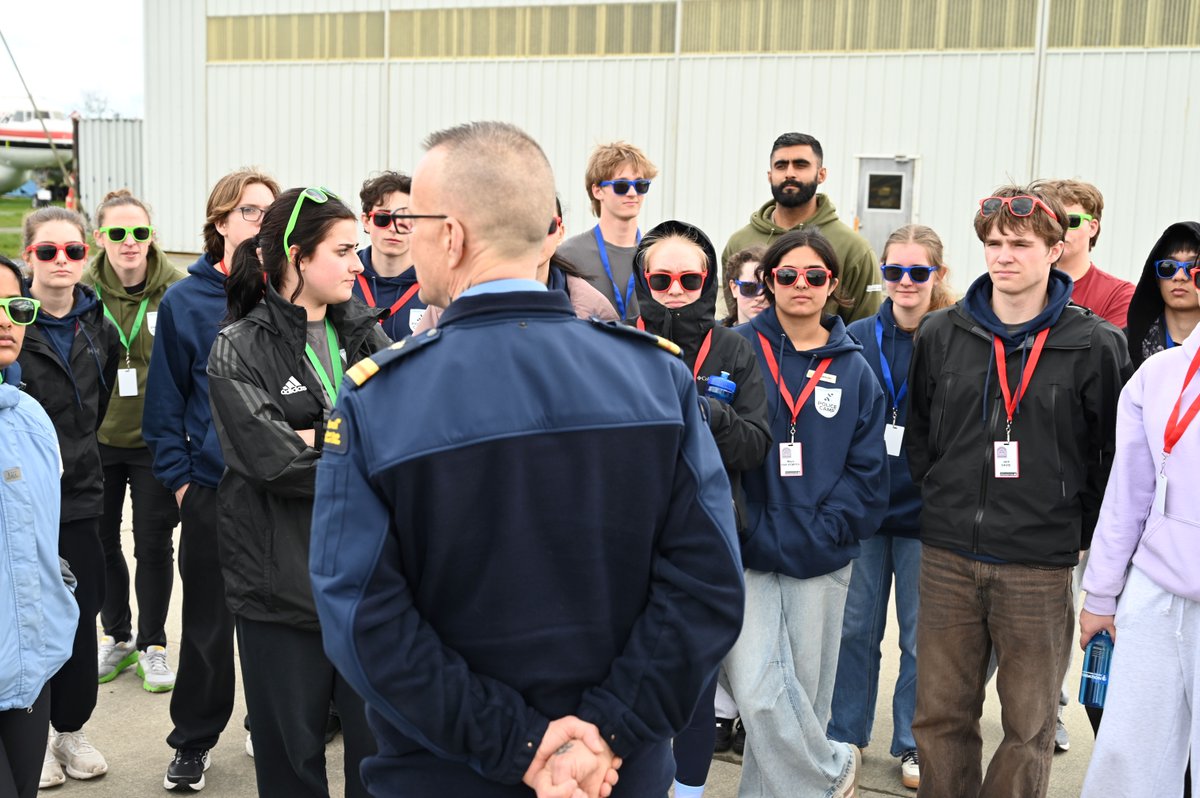 CoastGuardCAN's tweet image. Future leaders took to the water with us! 🌊

50 students joined us at the 8-day Greater Victoria Police Camp, in #BritishColumbia, and got a hands-on look at our operations, explored one of our helicopters, and discovered the variety of careers we offer. 🚢✨