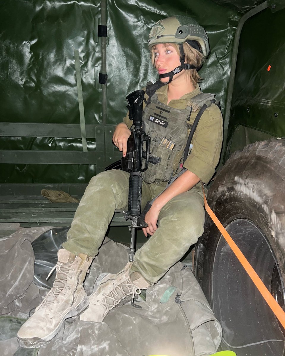 Gun Waifu tweet media