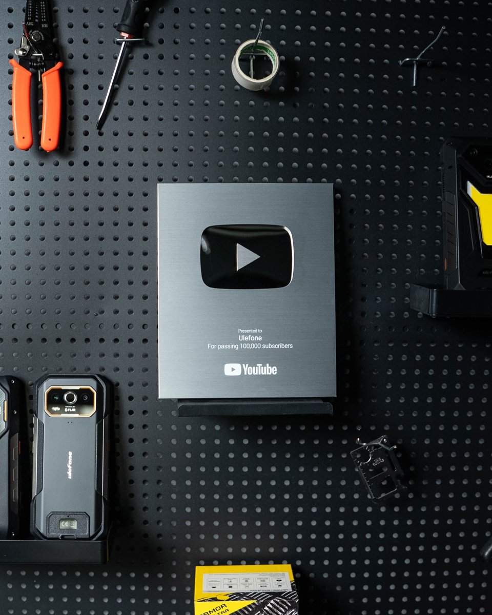 UlefoneMobile's tweet photo. We have proudly mounted our YouTube Silver Play Button, a major milestone that belongs to the entire Ulefone community. Seeing this plaque for 100,000 subscribers next to our toughest gear reinforces our mission. 🛡️
#Ulefone #100KSubs #SilverPlayButton #YouTubeCreatorAwards https://t.co/UUI5qTNF9E