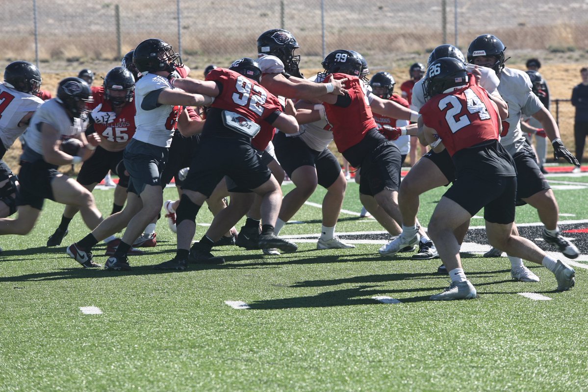 UMW_Football's tweet image. Dawgs are loving some Spring ball in Dillon, Montana!!

#Week1
#IAM3
#GoDawgs