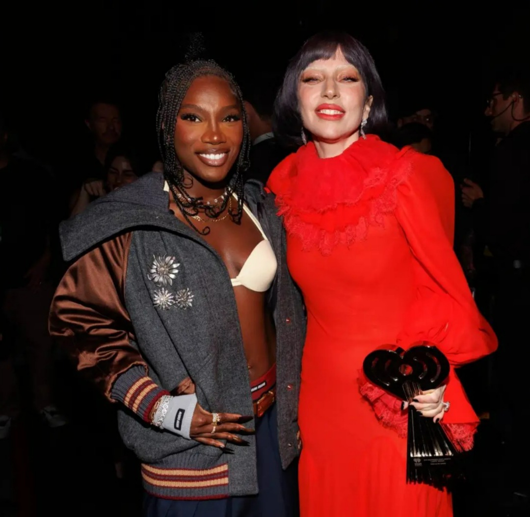 RDT Lady Gaga tweet media