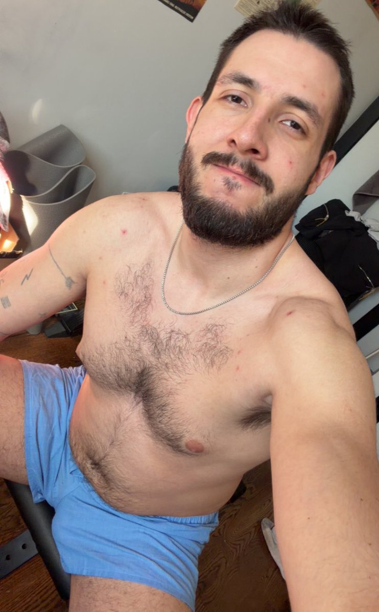 Emi Larawd tweet media