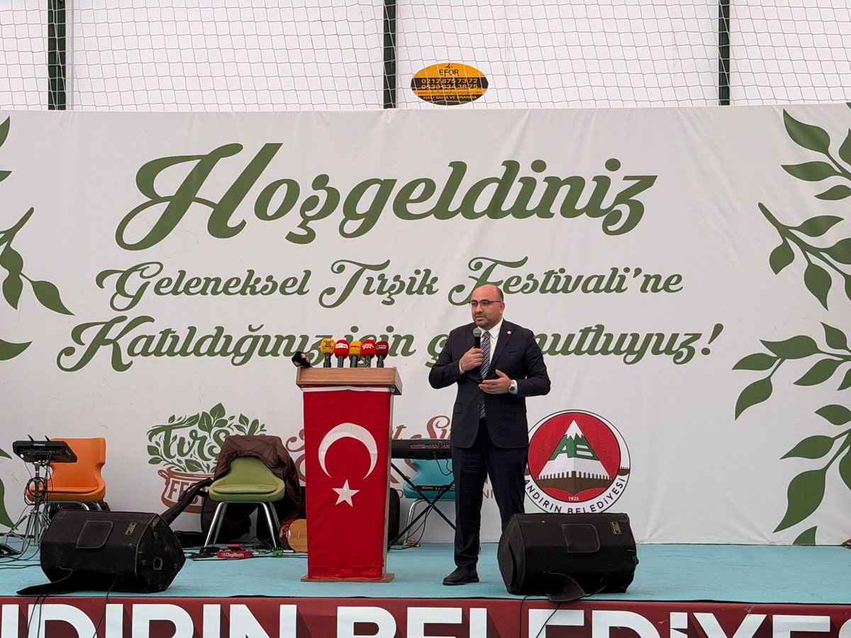 teopolitik's tweet photo. Geleneksel Tirşik Festivalimizde, Kültür ve Turizm Bakan Yardımcımız Sayın Dr. Serdar Çam'ın teşrifleriyle hemşehrilerimizle buluştuk.

#Andırın’ımızın eşsiz lezzeti tirşik, sadece bir yemek değil; aynı zamanda dayanışmanın, paylaşmanın ve köklü geleneğimizin simgesidir.

Bu güzel atmosferde bizlerle olan tüm hemşehrilerime gönülden teşekkür ediyor, kültürümüzü yaşatan ve gelecek nesillere aktaran herkesi yürekten tebrik ediyorum.

📍Kahramanmaraş