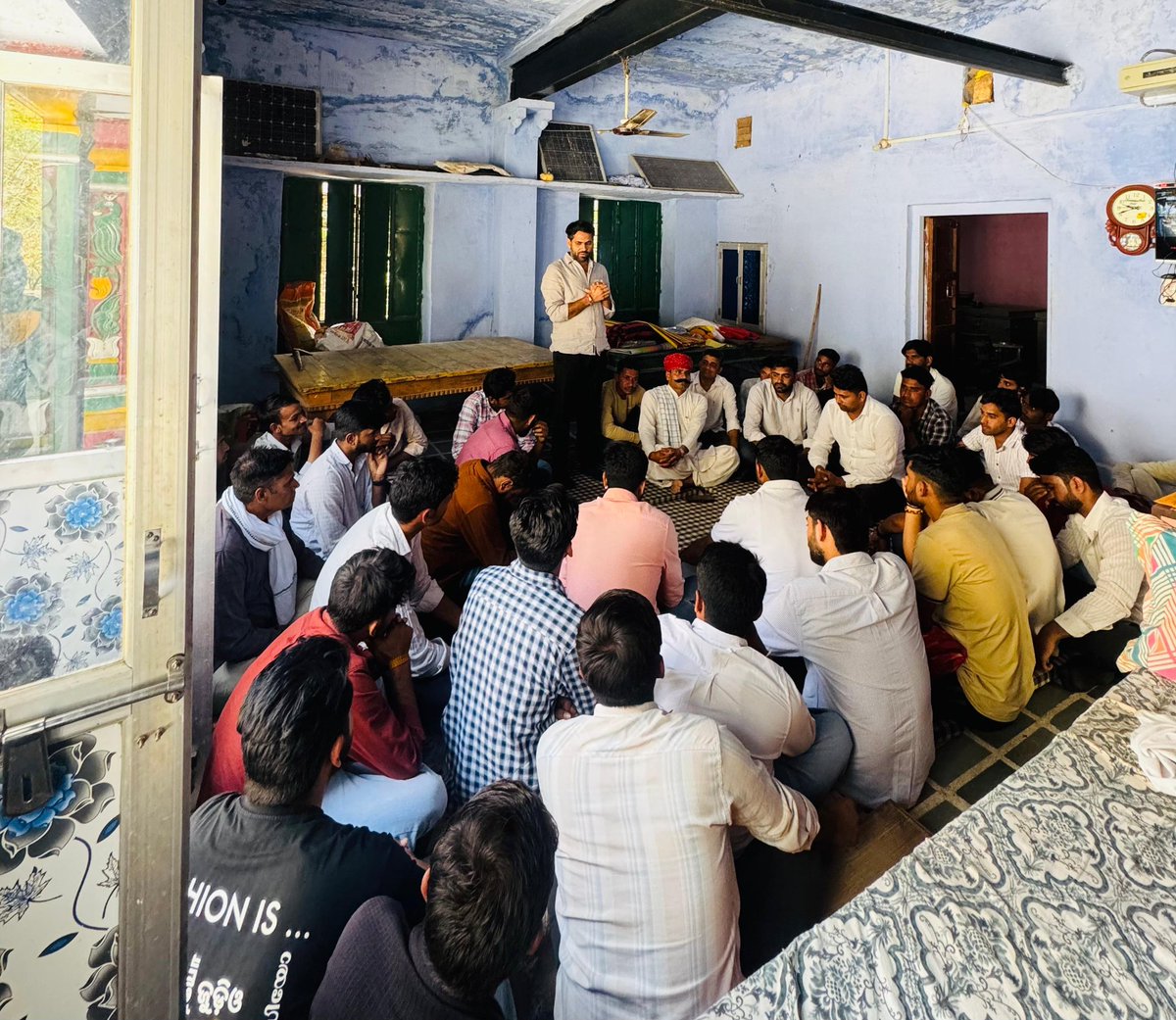 📍दिवाकर (सिकराय)
जब युवा साथ खड़े होते हैं तो हर संकल्प साकार होने लगता है ।
आप सभी साथियों का स्नेह, विश्वास और समर्थन मेरे हौंसले को नई ऊर्जा देता है।
इस आत्मीय सम्मान के लिए हृदयतल से आभार 🙏

आपका साथी, आपका भाई 
गजेंद्र सिंह अवाना 🙏 
युवा कांग्रेस दौसा जिलाध्यक्ष उम्मीदवार