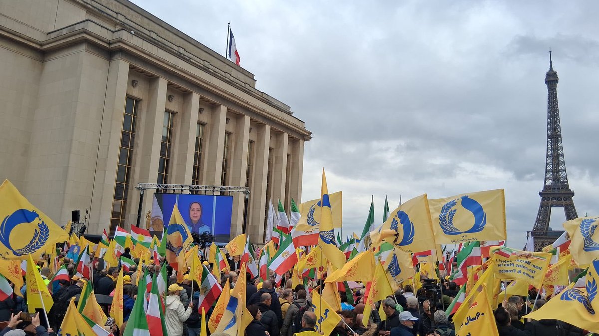 Maryam_Rajavi_F's tweet image. Message à la manifestation des Iraniens libres à Paris
Protestations mondiales à l’exécution de valeureux Moudjahidine du peuple et de courageux insurgés en Iran :
Les mollahs ont profité de la guerre pour bloquer, à l’aide de potences, la voie à la génération insurgée des