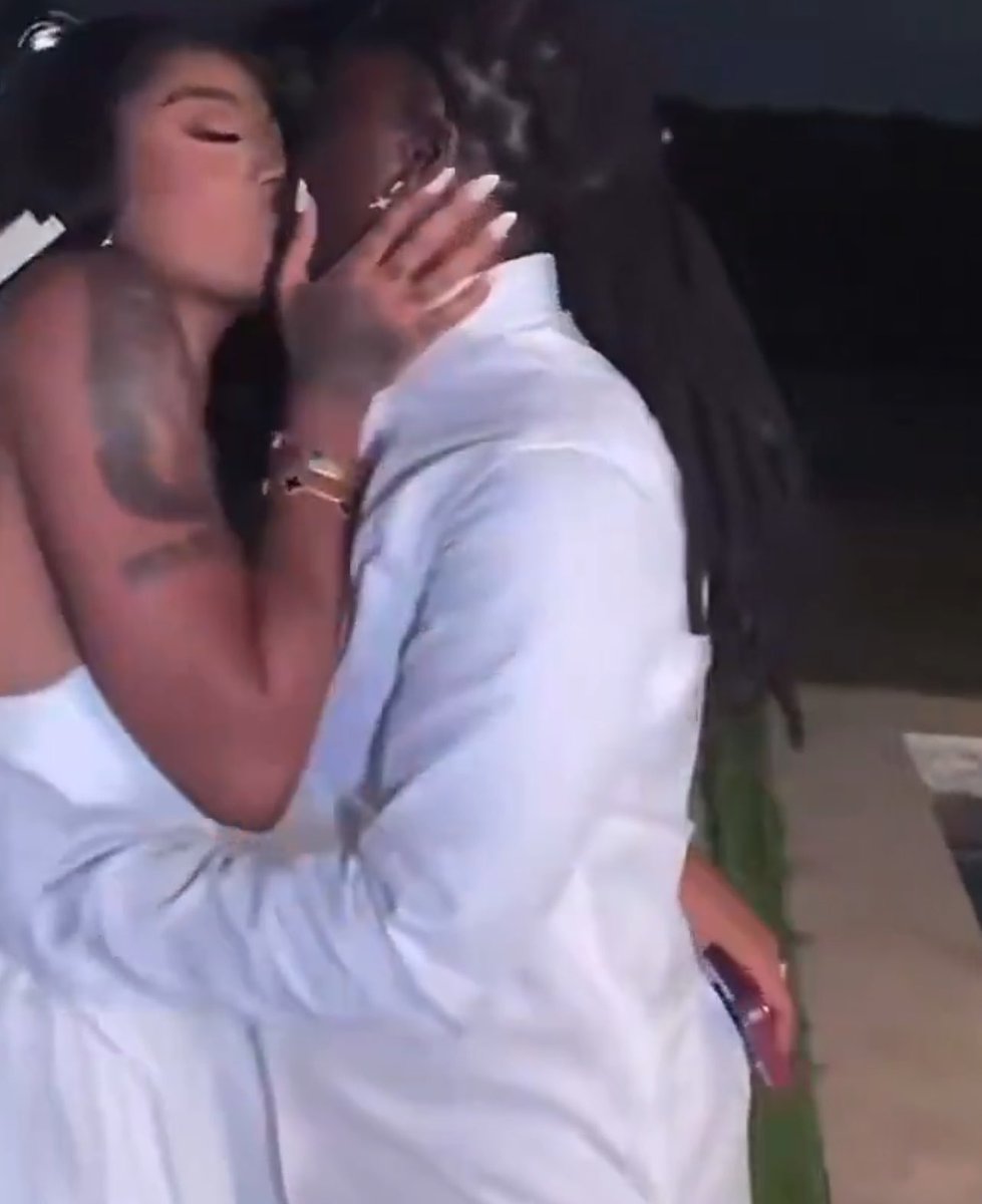 Peace Ighodaro💛 tweet media