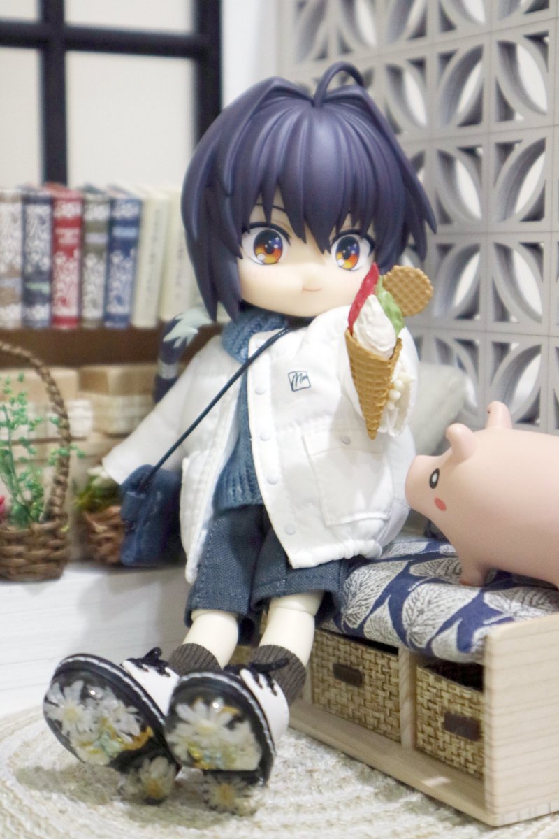 もう暑くなってきましたね💦
でも、この服がすごく可愛くてもう手放せないんです😖
ところで、ピッグもアイスクリームを食べられるのかな？