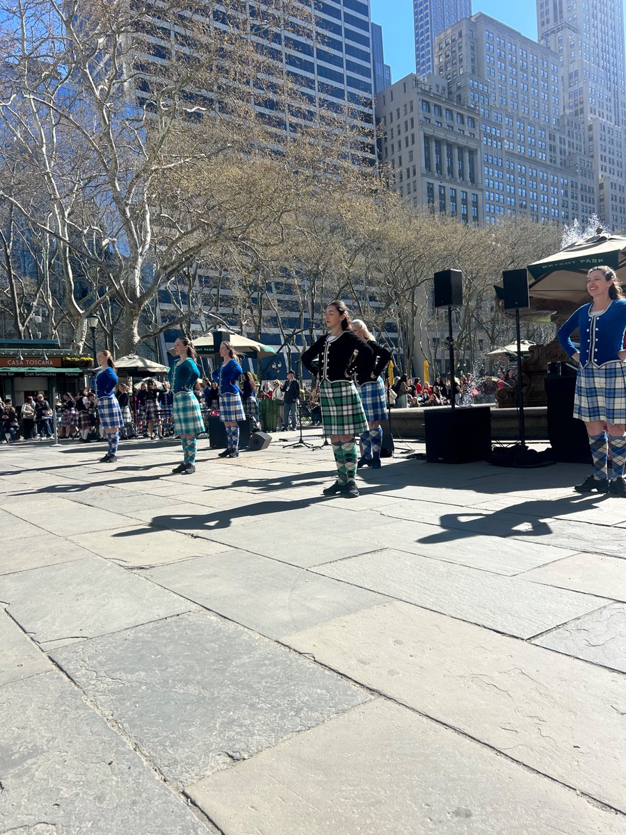 ASFevents's tweet photo. ASF piping and drumming is open to the public at Bryant Park until 12:30! https://t.co/Hwu1FyGYCG