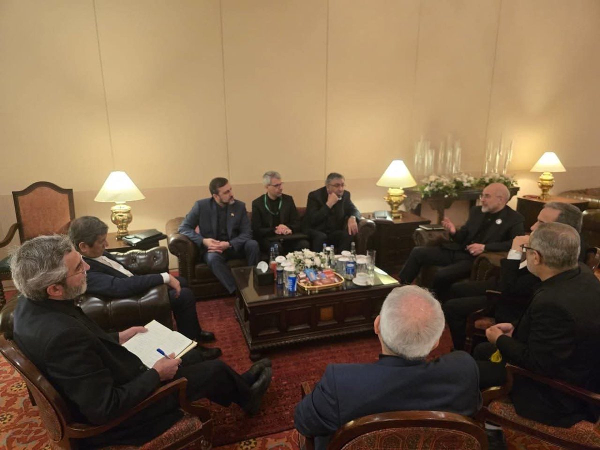 ایرانی مذاکراتی وفد نے امریکہ کے حکام سے بات چیت سے پہلے اسلام آباد میں ایک اہم ملاقات کی ہے۔
#IslamabadTalks