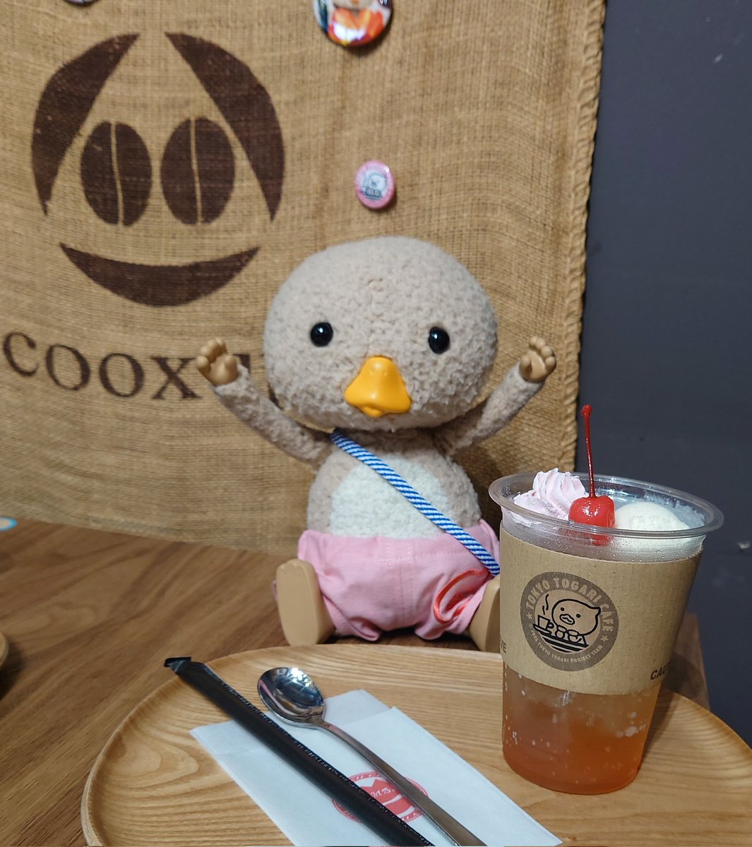zero_soccer's tweet photo. 4/5 最終日にトガ友さんと #トーキョートガリ・カフェ に行ってきました！
パンダくんにも乗ってきたよ🐼
美味しくて楽しいコラボ企画ありがとうございました🌸
#東京トガリ https://t.co/mxsAlEfPKo