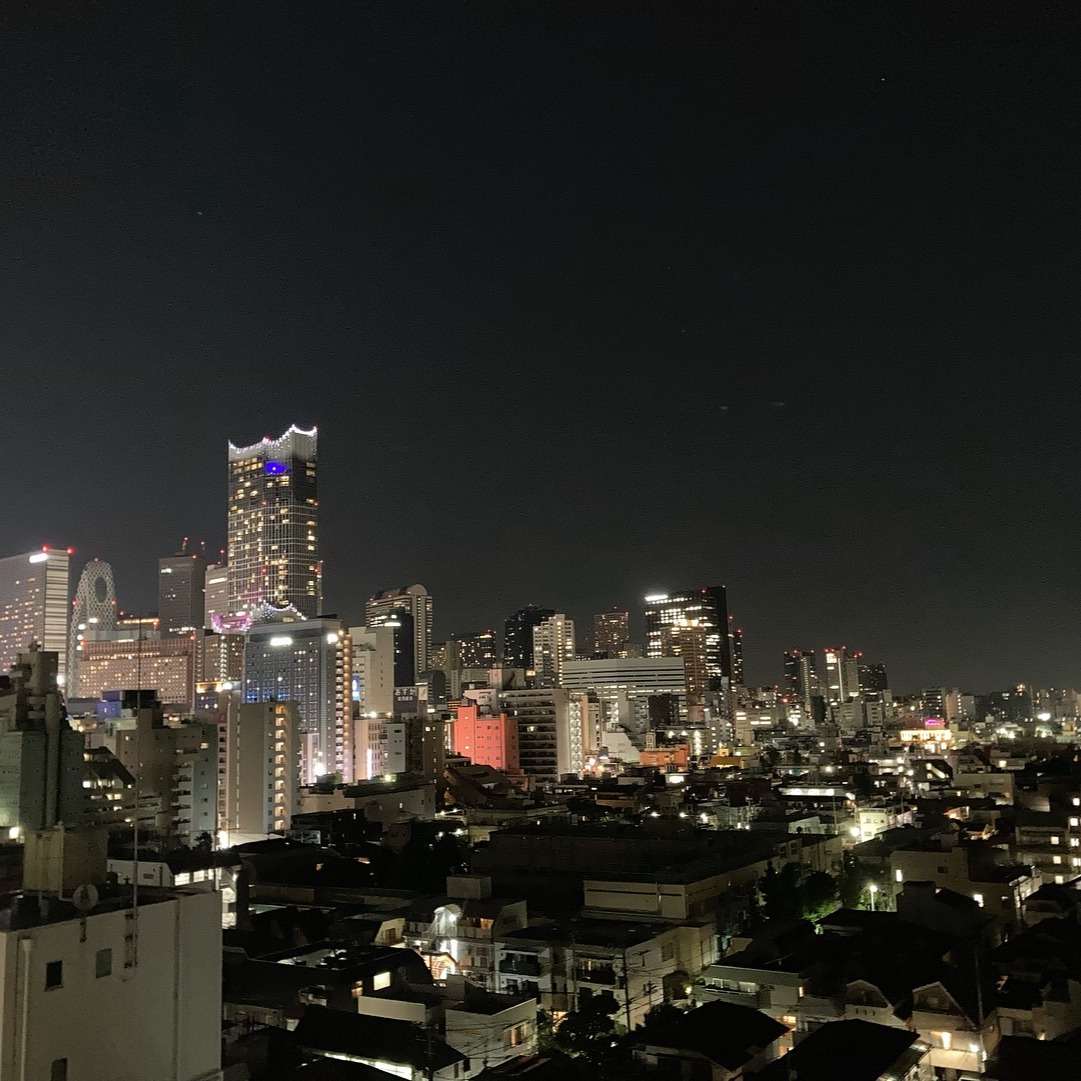 805daisuke's tweet photo. 新宿・歌舞伎町 🌃✨
夜色に包まれた新宿。
にぎ���かな灯りの中にも、
どこか静けさが感じられる 🌙 https://t.co/7MaJIYYurD