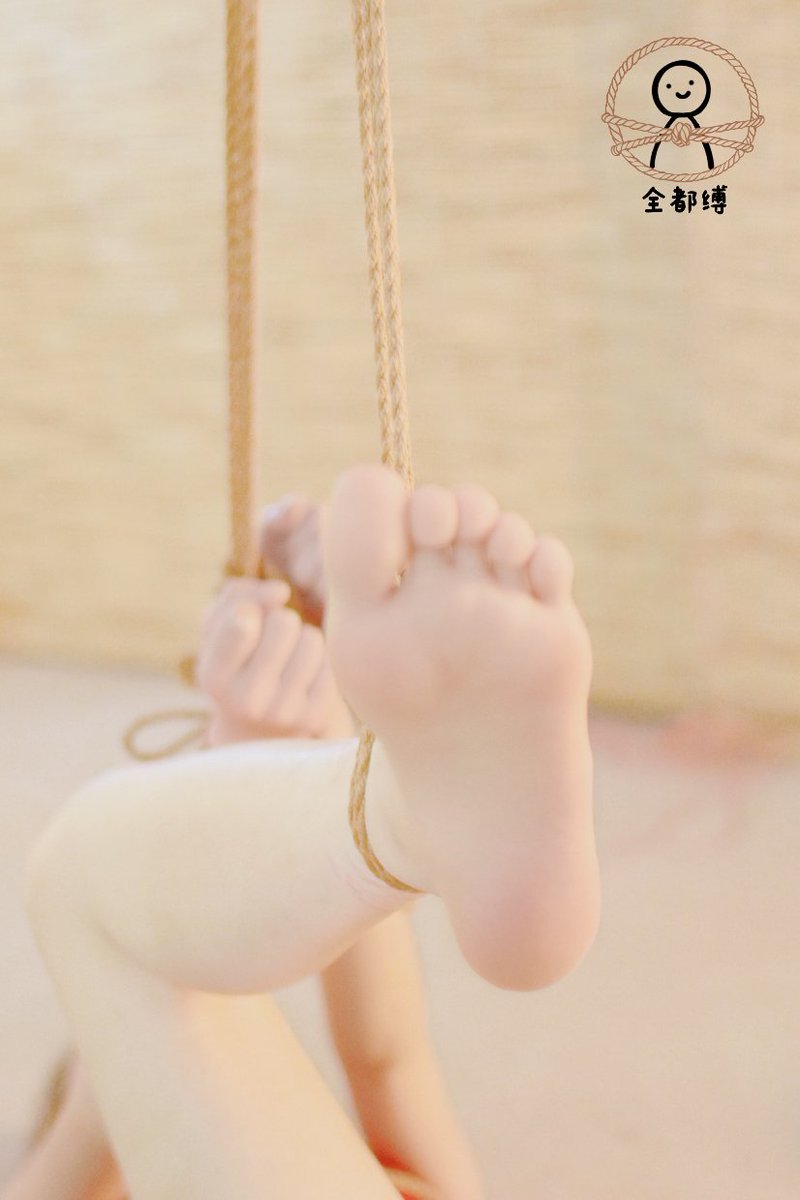 玩绳子的三岁 tweet media