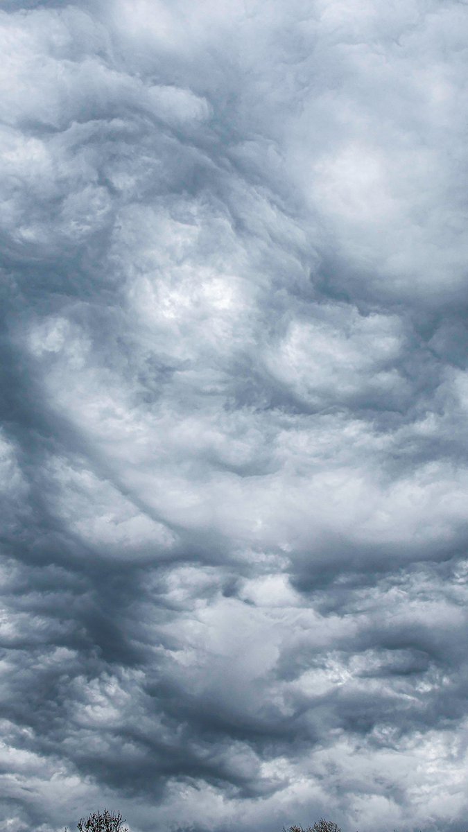 dinobreezy's tweet image. Amazing storm clouds  this afternoon☁️🌫 

#stormhour #clouds #stormclouds #cloudporn #nature #photography #gknfotografie #wolken #storm