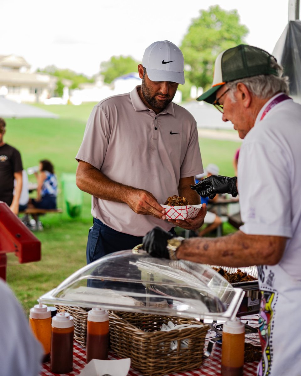 Rendezvous_Ribs's tweet photo. Masters Weekend takes us back to Rendezvous on the Range, an annual event in partnership with @FedEx during Memphis' week with the world's best golfers. It's our honor to serve a taste of Memphis to the best at the @FedExChamp with the @PGATOUR. https://t.co/g1qq2t5K2G