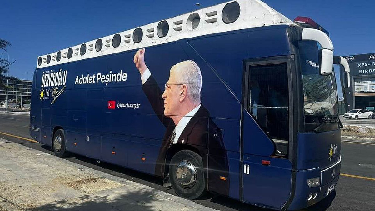 HaberMOD's tweet photo. 🚨 İYİ Parti 36 ilde tam kadro saha çalışmalarına başlıyor

İYİ Parti, ülke genelinde başlatacağı yeni saha programı kapsamında 36 ilde eş zamanlı ziyaretler gerçekleştirmeye hazırlanıyor. Parti kaynaklarından edinilen bilgilere göre, program çerçevesinde divan üyeleri ve milletvekilleri “tam kadro” sahada yer alacak.

Partinin planlamasında, geçmişten bugüne merkez sağ seçmenin ağırlıkta olduğu seçim çevrelerine öncelik verileceği belirtiliyor. 

Bu kapsamda “Selçuklu coğrafyası” ve “Yörük-Türkmen coğrafyası” olarak tanımlanan bölgeler, ilk etapta ziyaret edilecek alanlar arasında yer alıyor.

İl merkezlerinde yapılacak temasların ardından, daha dar ölçekli yerleşim birimlerine geçilmesi öngörülüyor. Parti yetkilileri, potansiyel ilçeler ve beldelerde “konsantre” ve “mikro” çalışmalarla seçmenle doğrudan temasın artırılmasının hedeflendiğini ifade ediyor.

Saha programının, önümüzdeki dönemde partinin teşkilat yapısını güçlendirme ve yerel düzeyde görünürlüğünü artırma amacı taşıdığı değerlendiriliyor.

📰 (HaberMOD / Özel)
@alpereninceaei