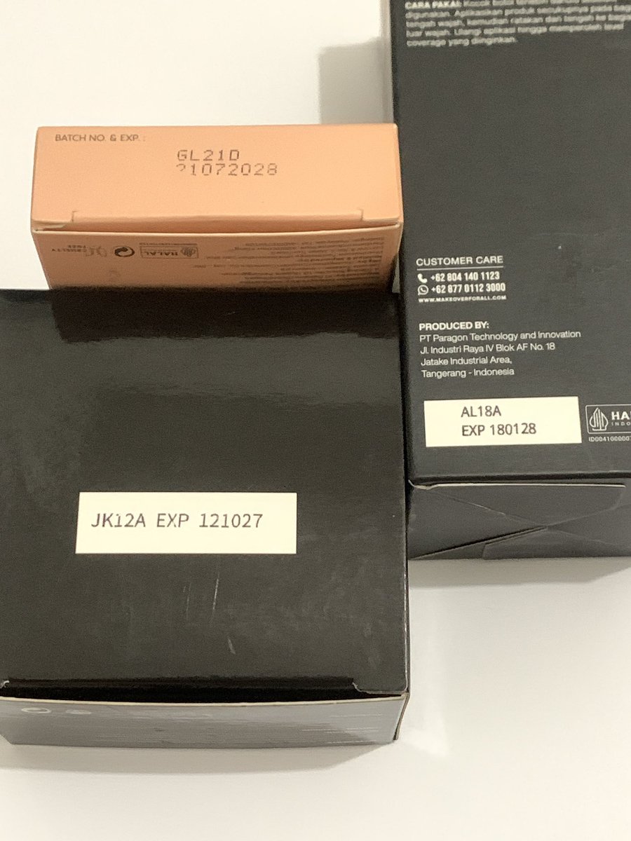 ocneas's tweet photo. Masih lengkap packagingnya kecuali setting spray, semunya beli offline, dan CUMA DIPAKAI SEKALI PAS LEBARAN 

- Make Over Foundi beli 165k jual 💸120k
- Make Over Powder beli 130k jual 💸 90k
- Instaperfect Blush beli 120k jual 💸 80k
- Studio Tropik beli 55k jual 💸 35k https://t.co/Vaj1nUvurS