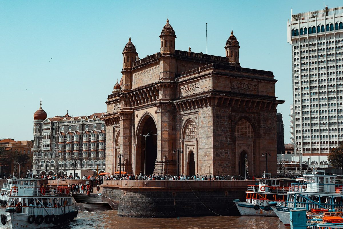 tourgenuity's tweet image. Mumbai: Chaos or convenience? 🤔 

You’ll never guess how English runs through this city—hint: it’s everywhere. 

#Mumbai #MaximumCity #tourgenuity