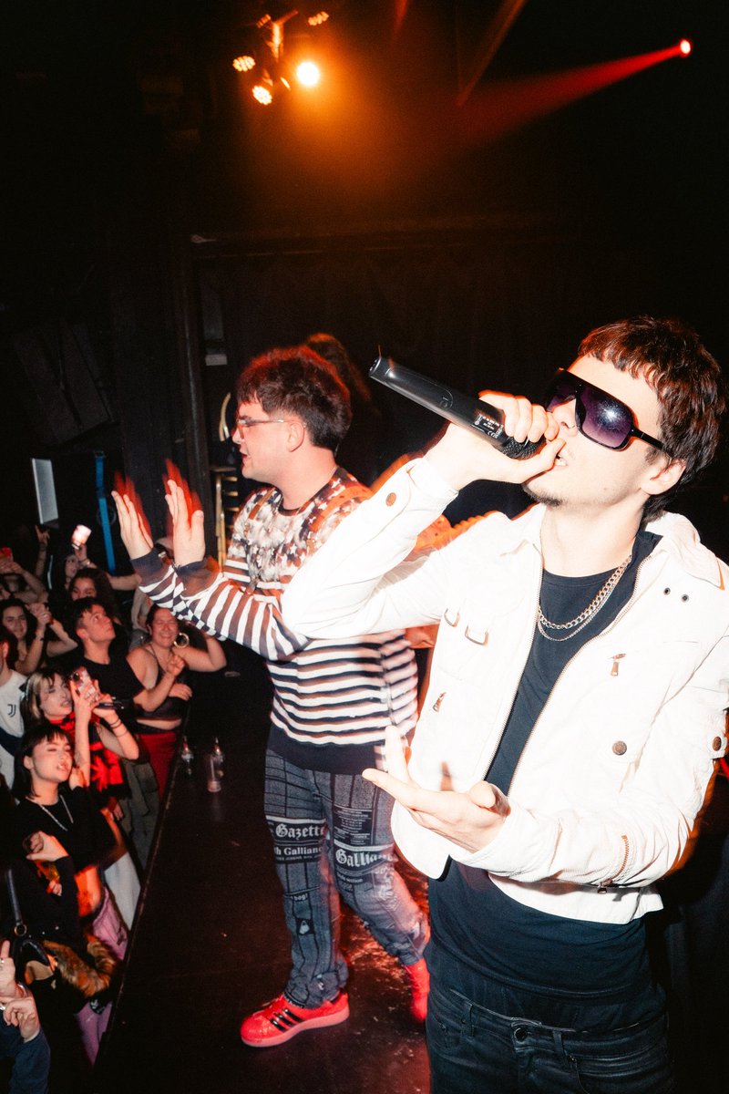 xhemasantana's tweet photo. ahora si k si ya hemos acabao con barna no mas shows, lov yu https://t.co/5LO1m3tsez