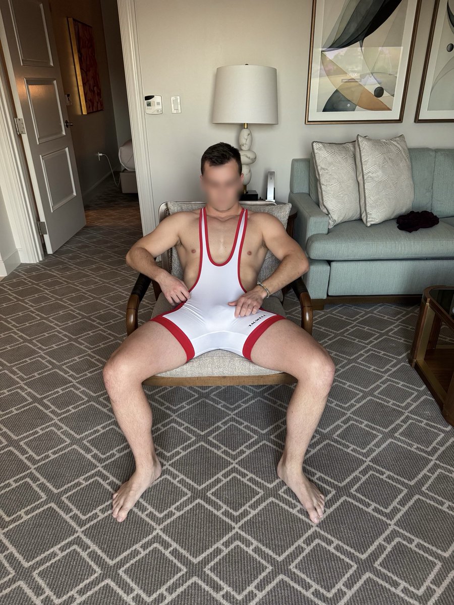 DylanWoodz's tweet image. One of my followers got me this from my wishlist and wanted me to try it on at his hotel 🤼 #skinsuit #cyclist #cycling #gay #tight #lycra #gaycyclist #gaycycling #outdoors #bulge #gaywrestle #gaywrestling #gaysinglet #gaycock #gaybulge