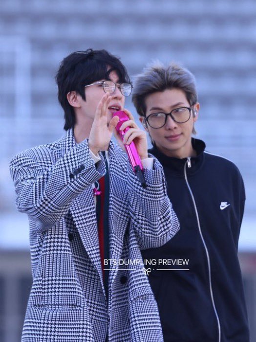 🐈‍⬛seeing BTS tweet media