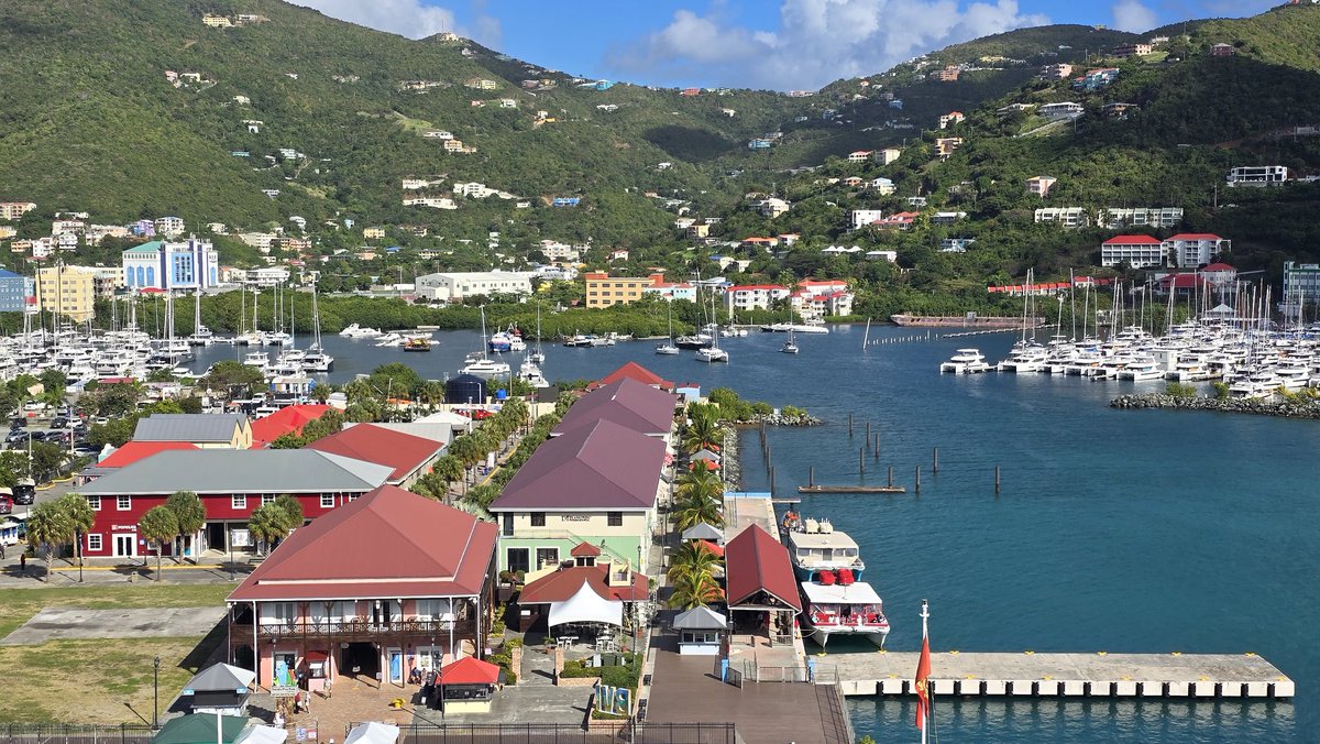 bollingerbabe1's tweet photo. @cunardline #QueenElizabeth in #Tortola #BVI today. Last #PortofCall before heading back to #Miami.
#cruise #cruising #Caribbean https://t.co/g0W7LM8Zf1