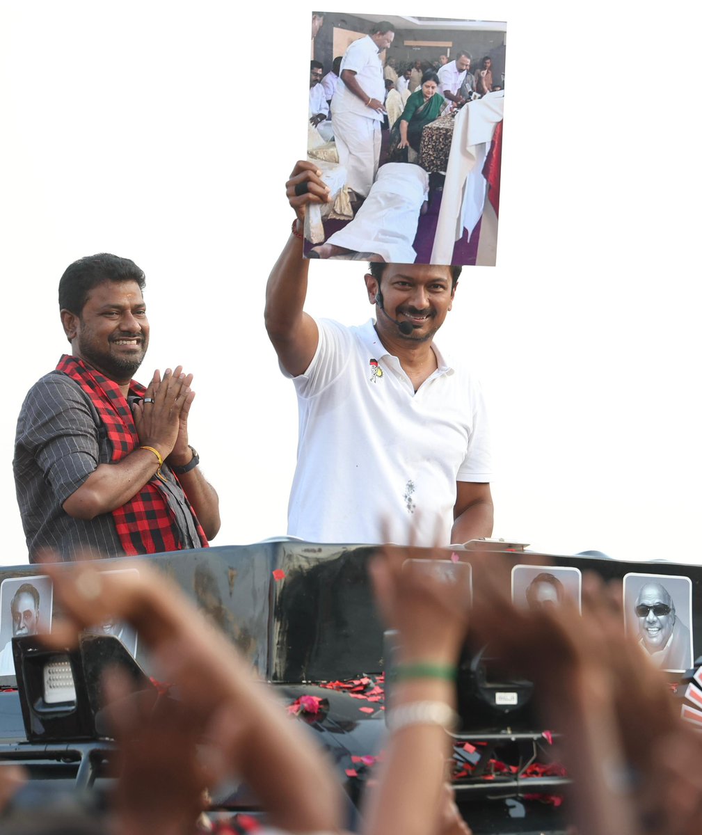 Udhaystalin's tweet photo. மண்ணச்சநல்லூர் சட்டமன்றத் தொகுதியின் வேட்பாளர் சகோதரர் 
@ManachanallurSK  அவர்களுக்கு நம் வெற்றிச் சின்னமாம் உதயசூரியன் சின்னத்தில் வாக்கு சேகரித்தோம். 

அரசியல் உரிமை, நிதி உரிமை, மொழி உரிமை என அனைத்து உரிமைகளையும் பறிக்கத் துடிக்கும் ஒன்றிய பாஜகவையும்- அவர்களுக்கு பாதம் தாங்கும் முரட்டு அடிமைகளையும் வீழ்த்த வேண்டியதன் அவசியத்தை எடுத்துரைத்தோம். 
 
மண்ணச்சநல்லூரின் மேம்பாட்டுக்குத்  #திராவிடமாடல் அரசு தொடர வேண்டுமென கேட்டுக்கொண்டோம்.

#DMK4TN #VoteForDMK #ஸ்டாலின்_தொடரட்டும் #தமிழ்நாடு_வெல்லட்டும்