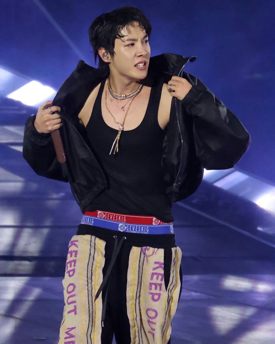 itsopegirl's tweet photo. hoseok will always be in his prime https://t.co/Hm2qus6BHf