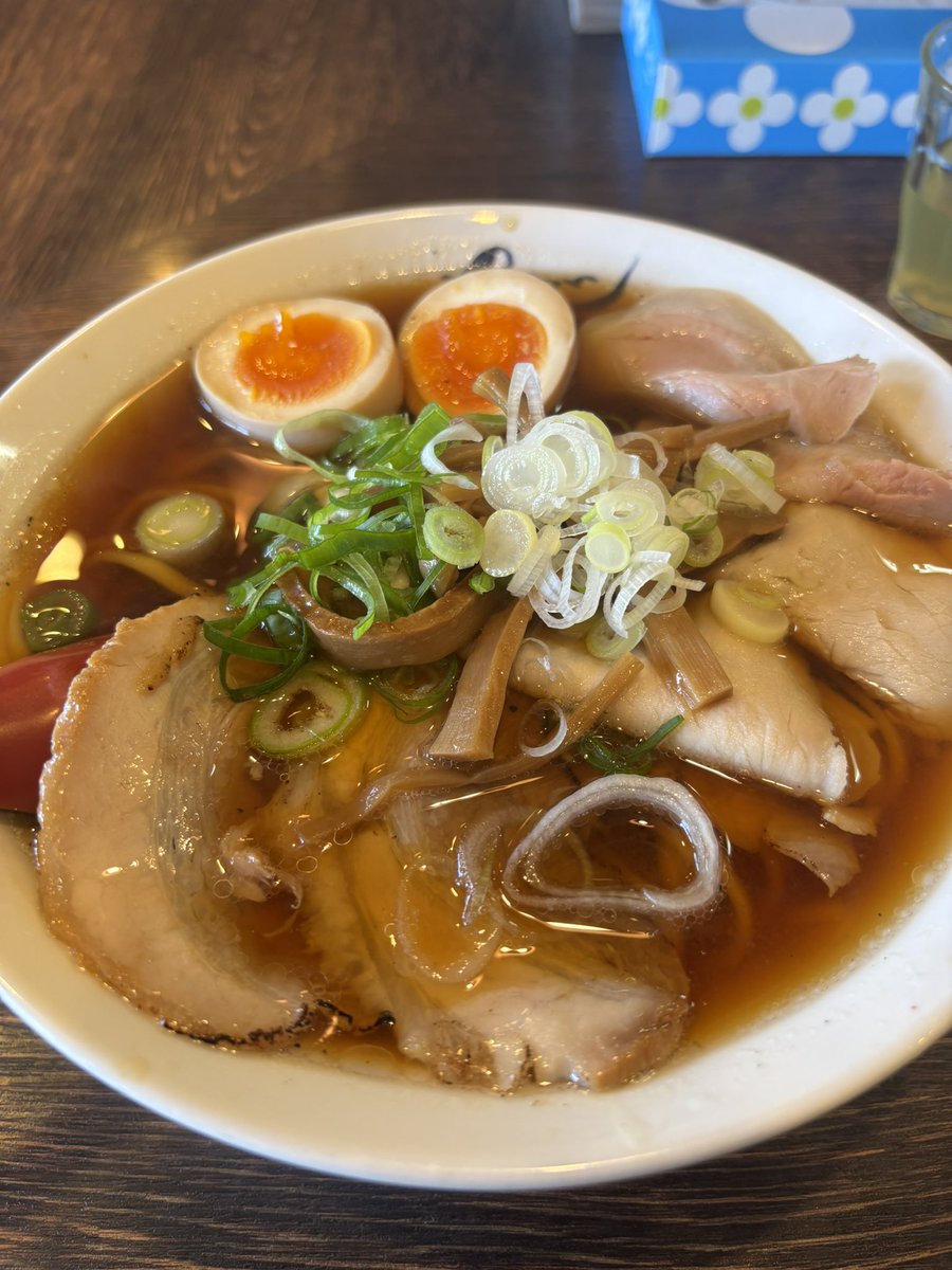 chieripapa's tweet photo. 麺や紡
数量限定の”なつか醤油“をいただきました。昔どこかで食べたようなしょっぱい醤油らーめんです🍜 https://t.co/78fjzuEZtV