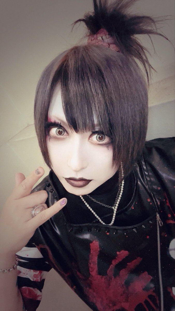 上野音横丁、来てくれた人、配信組の人、初見の人、ここで応援してくれた人、
お疲れさまでした✨✨
あんど
断メロさんを楽しんでくれてありがとうございました✨✨

一言で噛みつくしました

目、耳、心のどこかに噛み跡が残った人はまた一緒に漆黒の重低音を楽しもう🐦‍⬛
