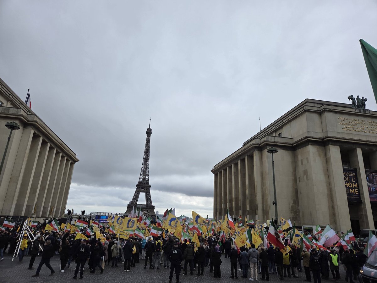 Radjavi_Iran's tweet image. Protestations mondiales à l’#exécution de valeureux #Moudjahidine du peuple et de courageux insurgés en Iran. Message à la manifestation des Iraniens libres à #Paris.
1⃣ Nous nous réjouissons du cessez-le-feu, et en particulier de l’arrêt des attaques contre les infrastructures