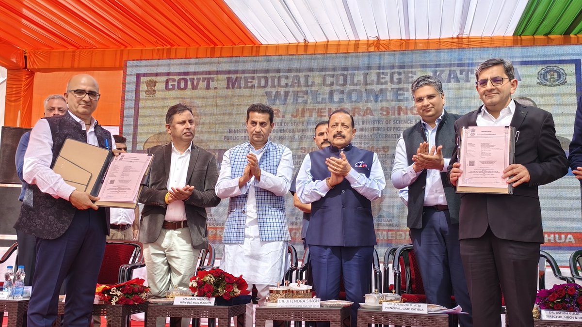 csiriiim's tweet photo. CSIR-IIIM Jammu and Government Medical College Kathua formalise a strategic MoU to advance clinical research and healthcare innovation in Jammu & Kashmir.

In the presence of Union Minister and Vice President, CSIR, Dr. Jitendra Singh ji,
Director of CSIR-IIIM Jammu, Dr. Zabeer Ahmed, highlighted the significance of integrating cutting-edge scientific research with real-world clinical applications to drive evidence-based healthcare solutions in the region.

#CSIRIIIM #GMCKathua #JammuAndKashmir #HealthcareInnovation #ClinicalResearch #TranslationalResearch #DrJitendraSingh #DrZabeerAhmed #MedicalResearch #Biotechnology #PublicHealth #ScienceForSociety