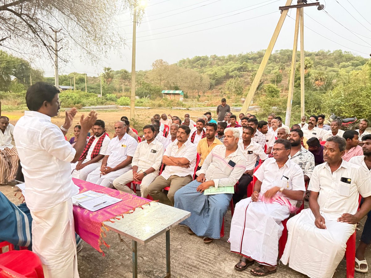 iparanthamen's tweet photo. நடைபெற இருக்கும் சட்டமன்றத் தேர்தலை முன்னிட்டு சேலம் மேற்கு மாவட்டம், மேட்டூர் சட்டமன்றத் தொகுதிக்குட்பட்ட மேச்சேரி மேற்கு ஒன்றியம்,மல்லிகுந்தம் ஊராட்சி கழக நிர்வாகிகளுடன் தேர்தலில் எவ்வாறு செயல்பட வேண்டும் என்பது குறித்து கலந்தாலோசித்தோம்

இந்நிகழ்வில் உடன் மேட்டூர் சட்டமன்றத் தொகுதி தேர்தல் பார்வையாளர் திருமதி.@riya_anbu, மேச்சேரி ஒன்றிய கழக செயலாளர் காசி விஸ்வநாதன் மற்றும் கழக நிர்வாகிகள் கலந்து கொண்டனர். 

#ஸ்டாலின்_தொடரட்டும் #தமிழ்நாடு_வெல்லட்டும்
#votefordmk

@mkstalin @Udhaystalin @Office_of_Udhay @evvelu @tmselvaganapat @SalemRRajendran @arivalayam @DMKITwing @DMK_Chennai @DMK4TN @DMK_Updates @PEN_Offl @Dmk_Salem_west 

#mkstalin #UdhayanidhiStalin #StalinWave2026 #DravidianModel #DMK4TN #DMKfor2026 #iparanthamen #salem
