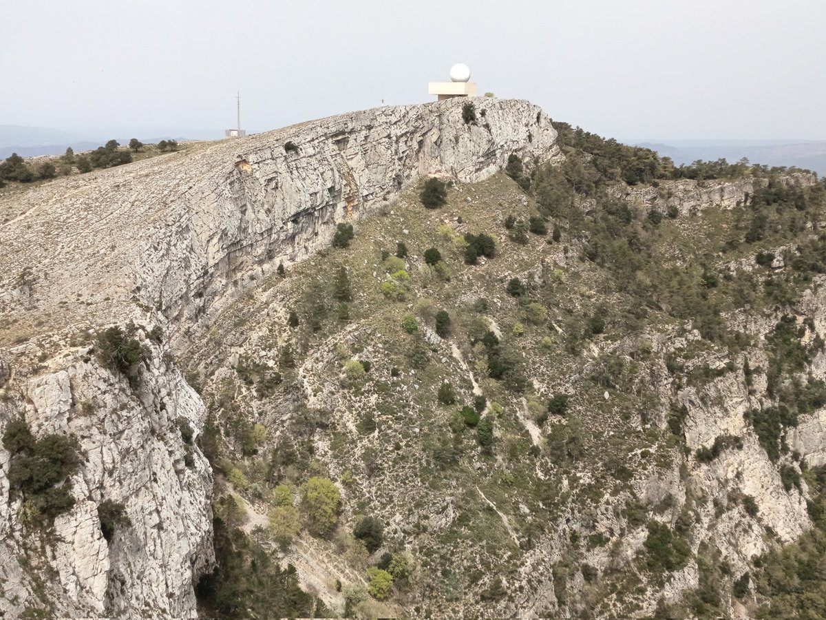 JRovireta's tweet photo. Aquest migdia per la Serra de Llaberia. #Colldejou #Pratdip #Tivissa #Radar #LaMiranda #MontRedon #paisatge #muntanya #racons #eltemps3cat @SerraLlaberia @meteocat @Vakapiupiuu @mauri_francesc @3CatInfoelTemps @AEMET_Cat https://t.co/qpEBAB2pBm