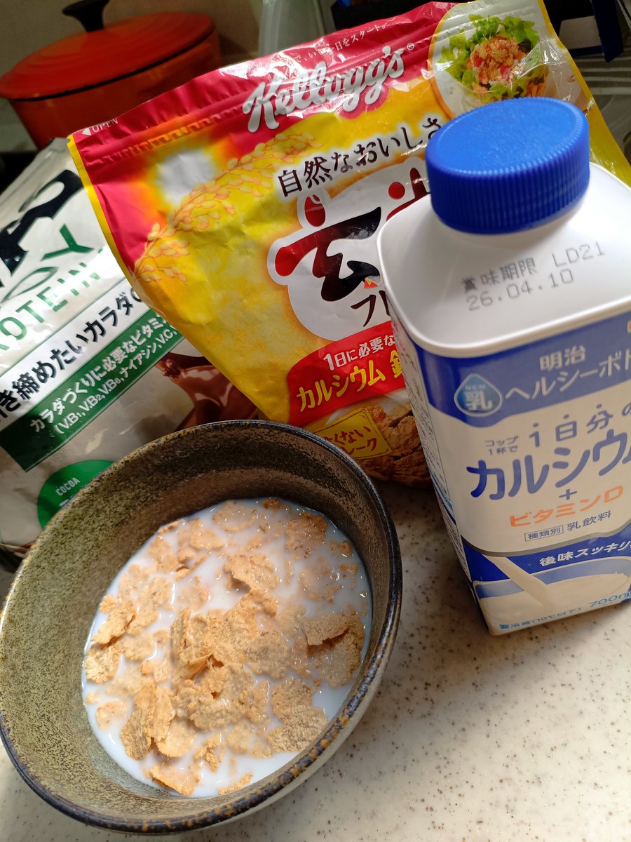 口力イユ tweet media