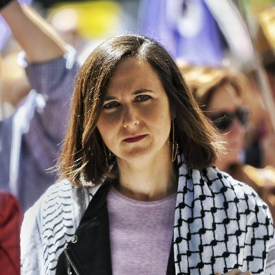 FokusKare's tweet photo. İspanya Sosyal Haklar Bakanı Ione Belarra:

▪️ ''İsrail, çadırlarında yaşayan onlarca yerinden edilmiş Filistinliyi diri diri yaktı.''

▪️ ''Bunun Nazi gaz odalarından ne farkı var?'' https://t.co/7DGu0hJarm