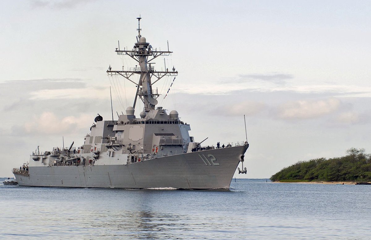 ArmchairAdml's tweet image. #USNavy United States Navy

⚓️ Arleigh Burke-class Destroyer
#DDG112 USS Michael Murphy

USS Michael Murphy, according to @MarineTraffic, appears to be transiting the Strait of Hormuz. Its position was last received at 0821z on 11th April.