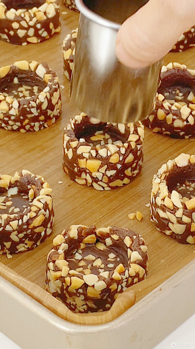 lambofgodrwc's tweet image. Baked joy in 20 mins! Fresh chocolate chip cookies—warm, melty, perfect for cozy afternoons. Grab the recipe link in bio  #BakeWithMe #QuickBakes