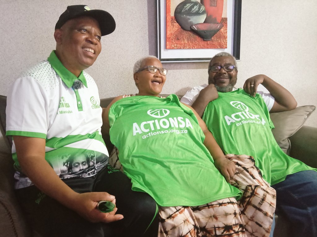 actionsajhbcoms's tweet photo. The day ends in smiles with @Action4SA Joburg Mayoral Candidate Herman Mashaba and the people of Ward 100, Cosmo City. Change is Coming; and your vote is the key to unlocking it.

Register to Vote Now: https://t.co/PDk17s8p57

#OperationFixJoburg #MashabaForMayor https://t.co/IVwTPIsEP0